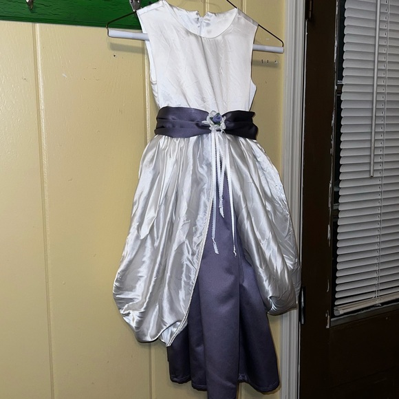 Girls White & Lilac Silk Floral Tied Back Formal Dress Flower Girl Dress - Picture 7 of 16